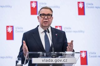 Pětistovku navíc si důchodci nemají užít: Ministr Juchelka drsně vysvětlil novou valorizaci